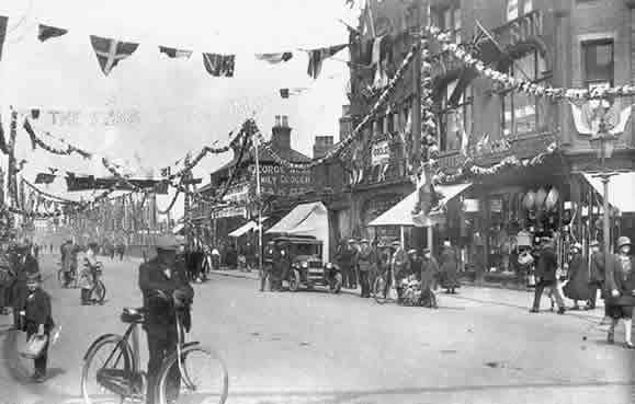 Boothferry Road, Goole, with Huggin's shop, Rocketts and Goole Times