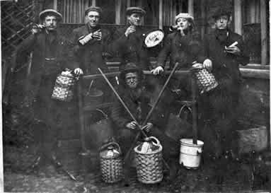 old picture of jug band at Cross Keys, Howden