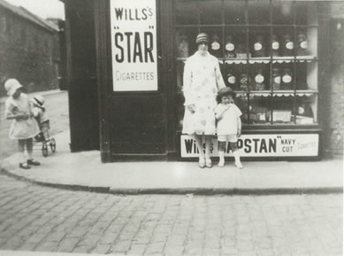 old photo of Bancroft shop, Bridgegate Howden