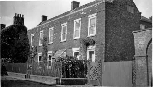 old picture of Bridgegate House, Howden