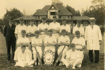 Howden cricket team including Dr Frank Wigglesworth