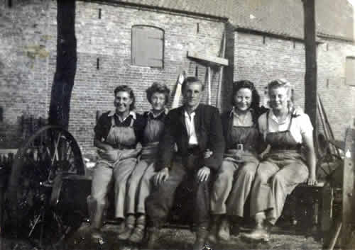 old photo of C Dowson and landgirls, Church Farm, Laxton, East Yorkshire