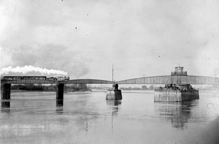 Old photo of Goole Railway Bridge, Yorkshire